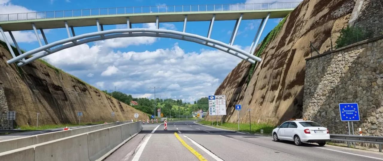 Jakie są prędkości na autostradzie w Polsce? Uniknij mandatów!